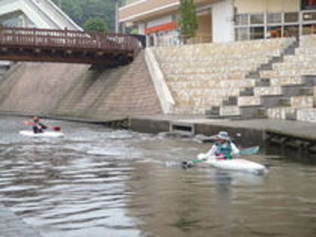 肝属川でリバーカヤックで川下り、慣れてきたら流れの速いところへチャレンジ★分かりやすく指導しますので初めての方も安心です♪
条件が良かったら、カワセミが見られるかも?