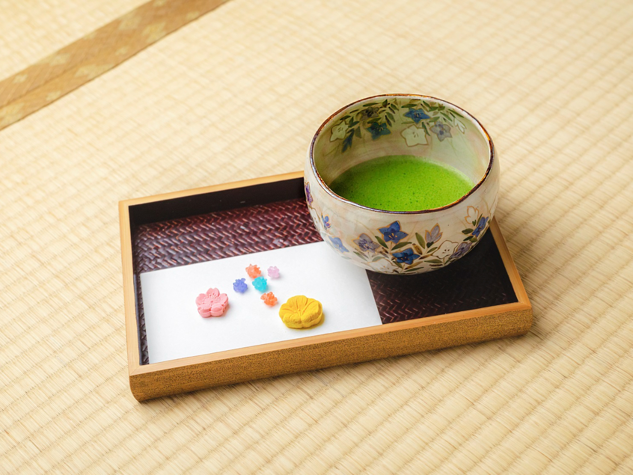 抹茶とお干菓子(※季節によって、内容が異なります。)