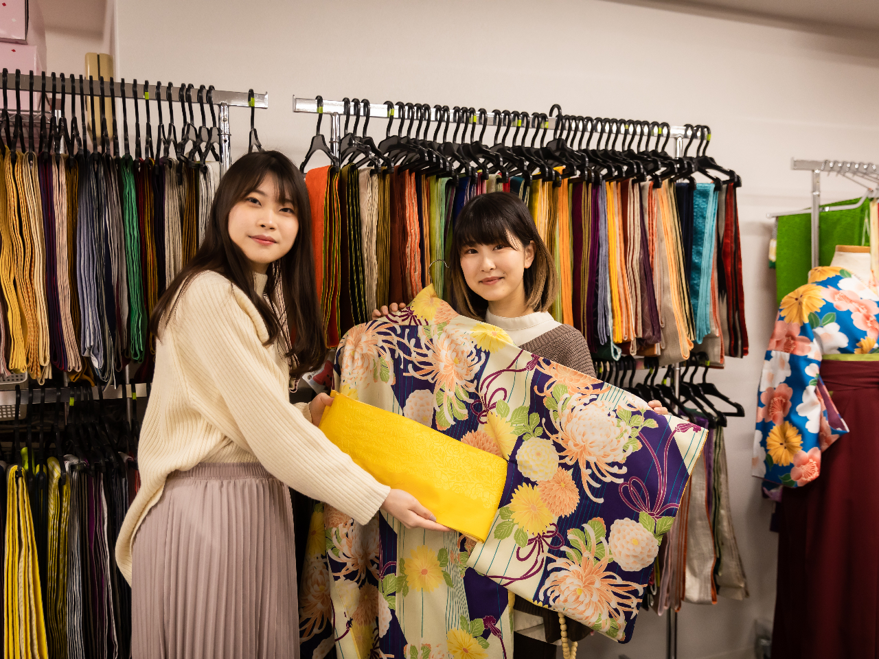 着物・帯などは各自でお選びいただけます。