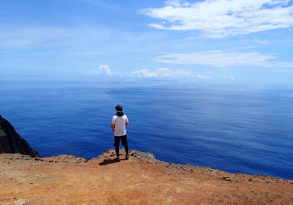 遠く母島を見つめながら愛について考えてみては?