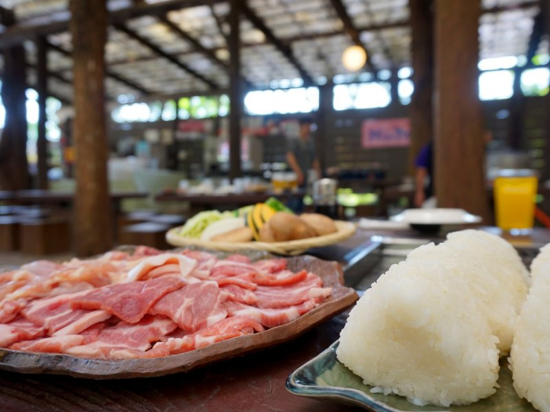 1人1,900円で『大人気手ぶらでBBQ』をつけられます。※要予約【食材内容】豚肉、鶏肉、野菜盛、おにぎり1個、ドリンク50円引券、デザート50円引券