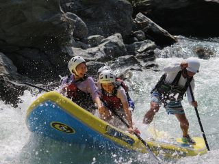 6人で乗れる大きなSUPでダウンリバー!(お客様は5名様までです)