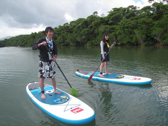 マングローブ林の中をのんびりSUP体験中♪