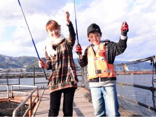 釣り竿1本につき、タイ2尾・アジ3尾釣れます♪