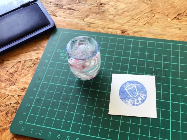 テープを剥がせば完成です!