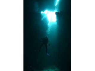 洞窟の上からの光りに召される!!