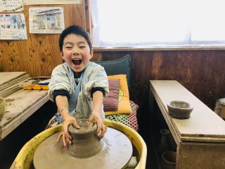 初めての方でも気軽に陶芸体験できます!外国人も対応致します。お好きな形が作れます!