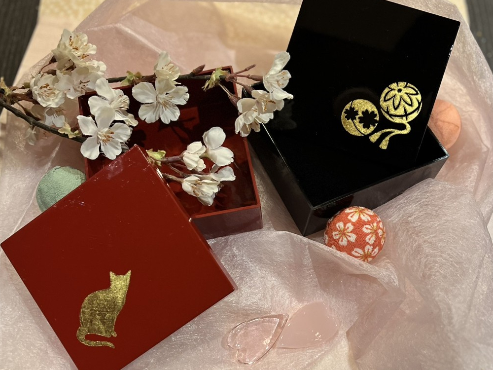 金箔ミュージアムで体験!箔貼り体験 名人コース「小物入れ」(所要約35分)