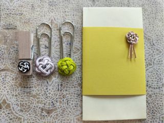 梅結びのぽち袋とクリップ