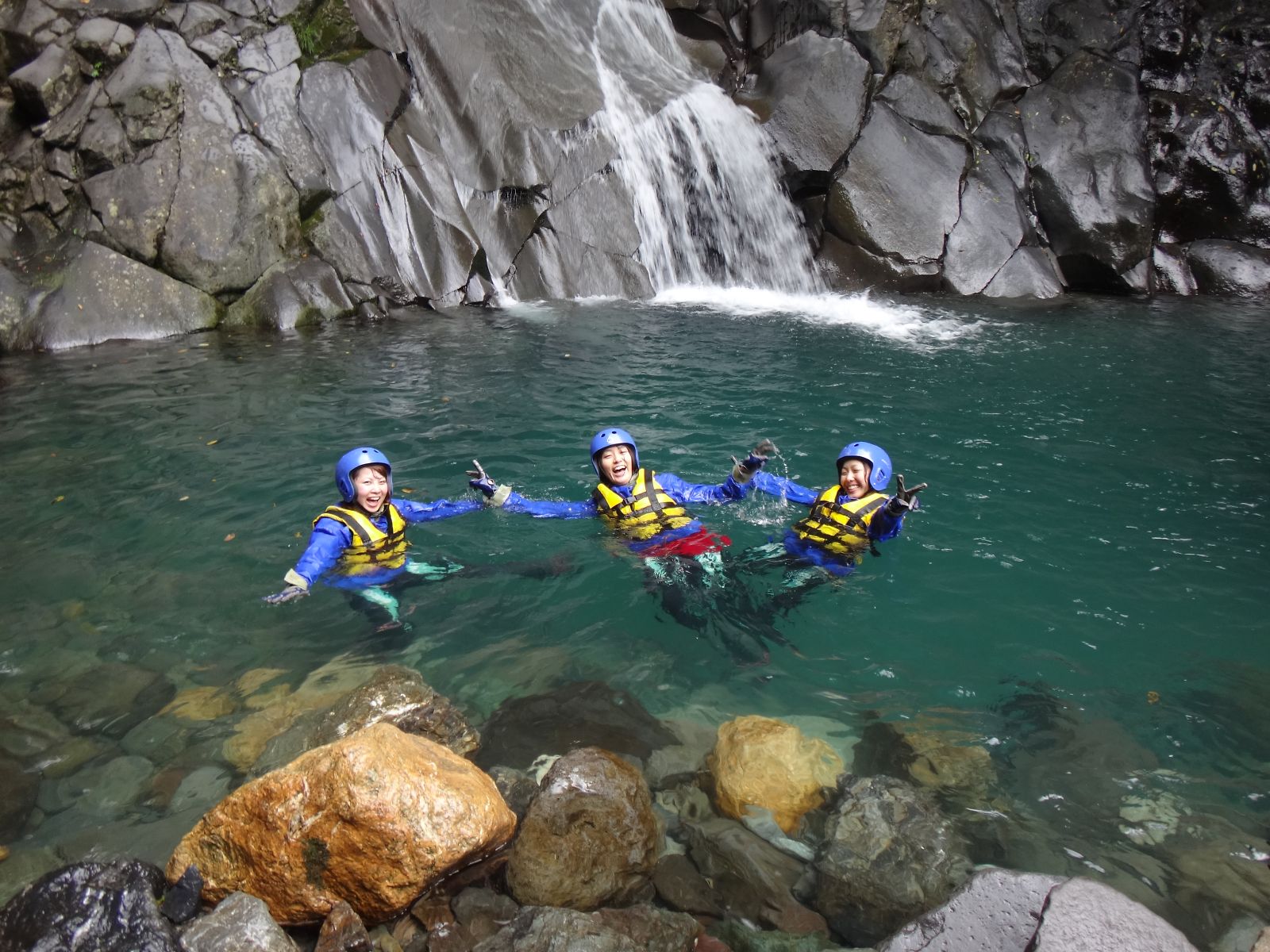 �E�F�b�g�X�[�c�ƃ��C�t�W���P�b�g�ň��S���ĉj�����Ƃ��ł��܂��B