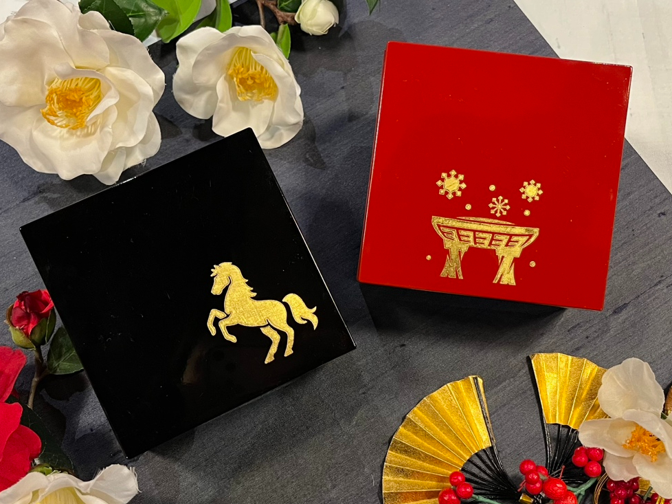 ひがし茶屋街で「箔一」の金箔体験!箔貼り名人コース「小物入れ」