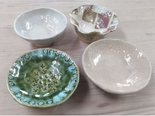 小鉢や小皿をお作りいただけます♪好きな色を付けたい場合は体験時に釉薬レッスンをお申し込みください。
