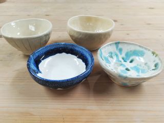 お茶碗やお椀をお作りいただけます♪好きな色を付けたい場合は体験時に釉薬レッスンをお申し込みください。