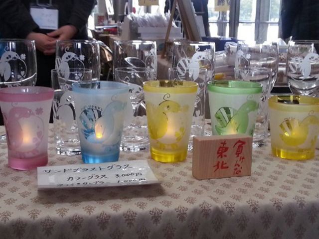 いろいろな色のグラスも店内にございます☆