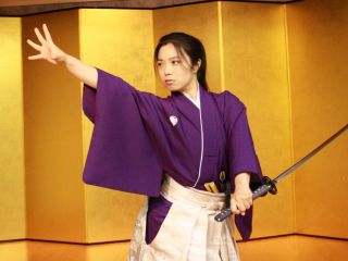 着物を着て物語を刀で舞う芸能にチャレンジ!