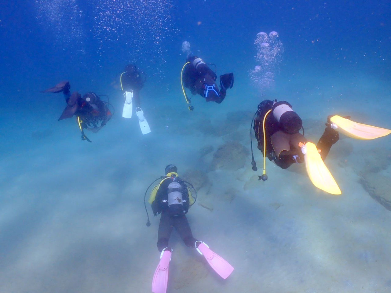 みんな上手に水中泳げてます♪