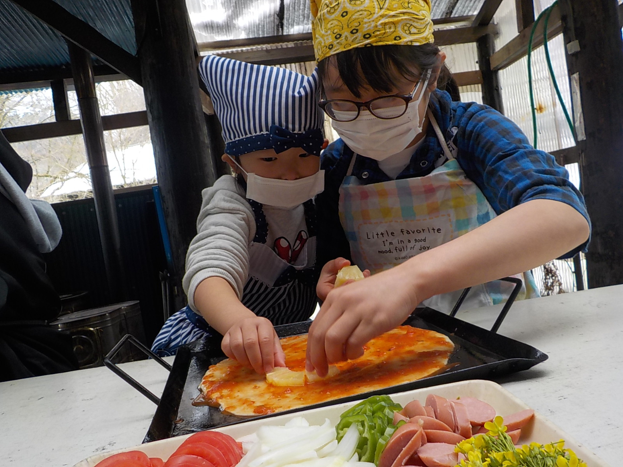 トッピングも楽しく、食材も綺麗にデザインします。