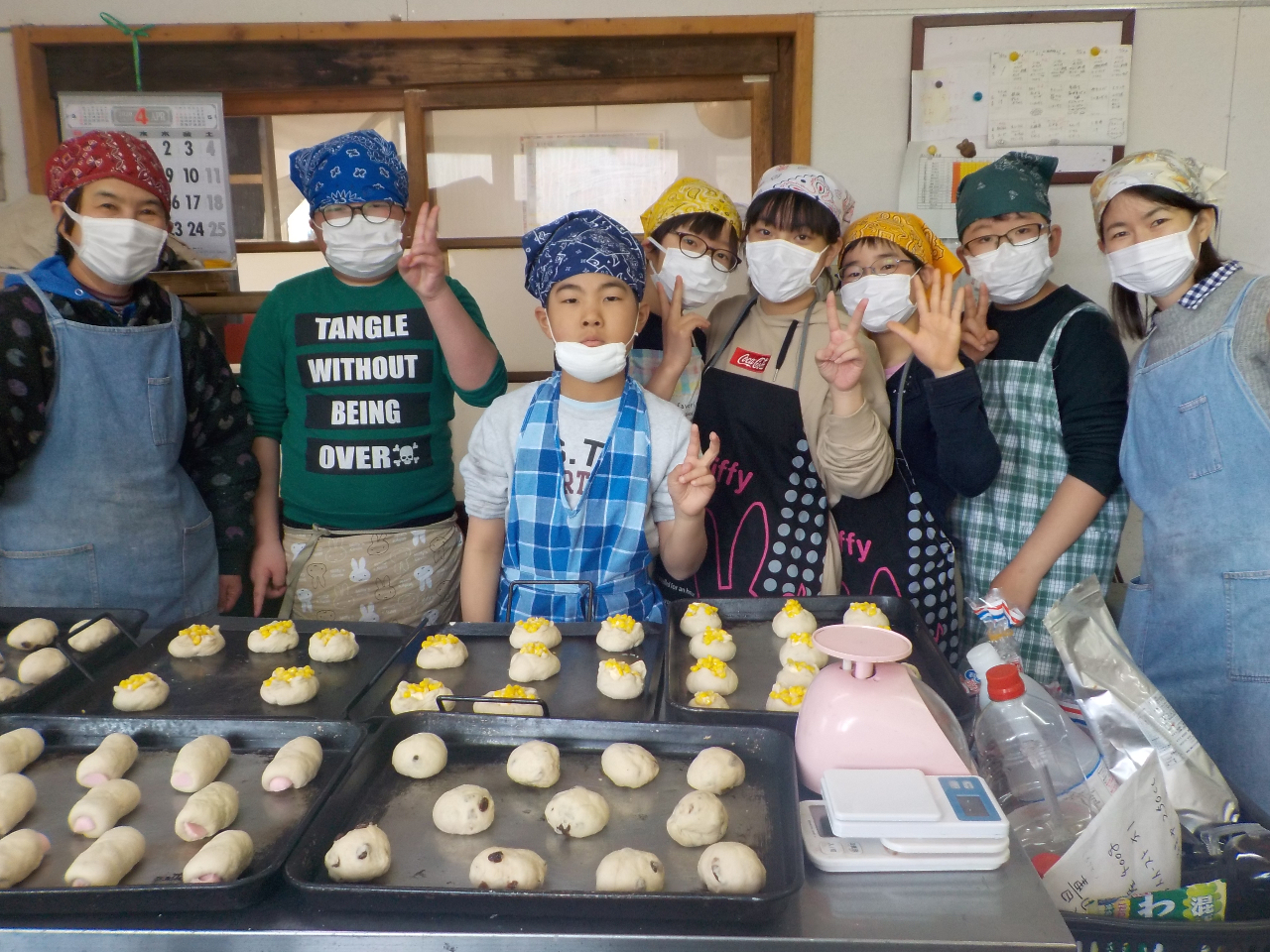 手作りのパン=ぶどうパン。コーンパン。チーズパン。ウインナーパン。