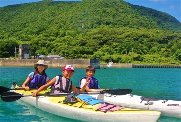 ランチ付き・シュノーケリングもOK!
透明度抜群の屋久島の海を1日まるまる味わえる!