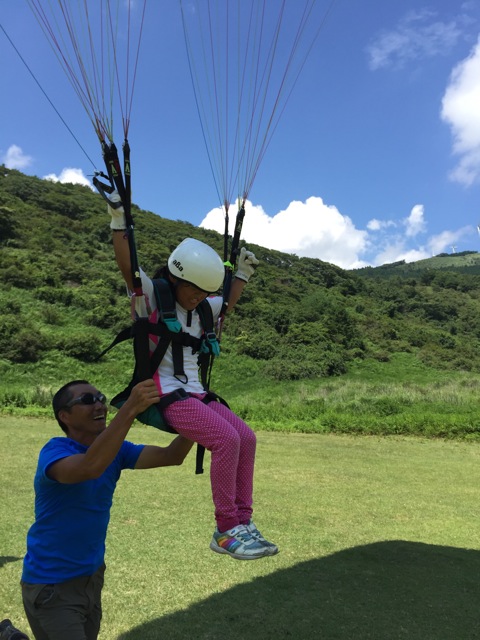 お子様も浮遊感を味わえるようにサポートします!