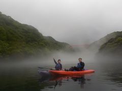雨の日も楽しい!マイナスイオンたっぷりの川霧に包まれる♪雨の日ならではの幻想的な景色♪