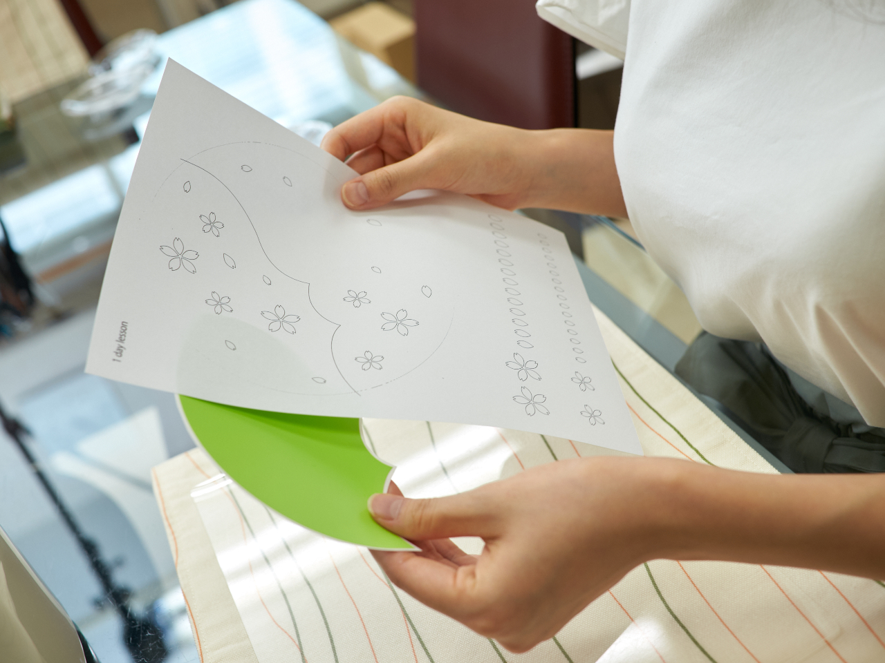 p̃V[gɃfUCʂƂ납n܂܂