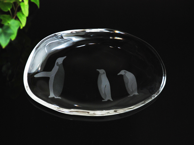 可愛いペンギン親子のデザイン小皿♪
