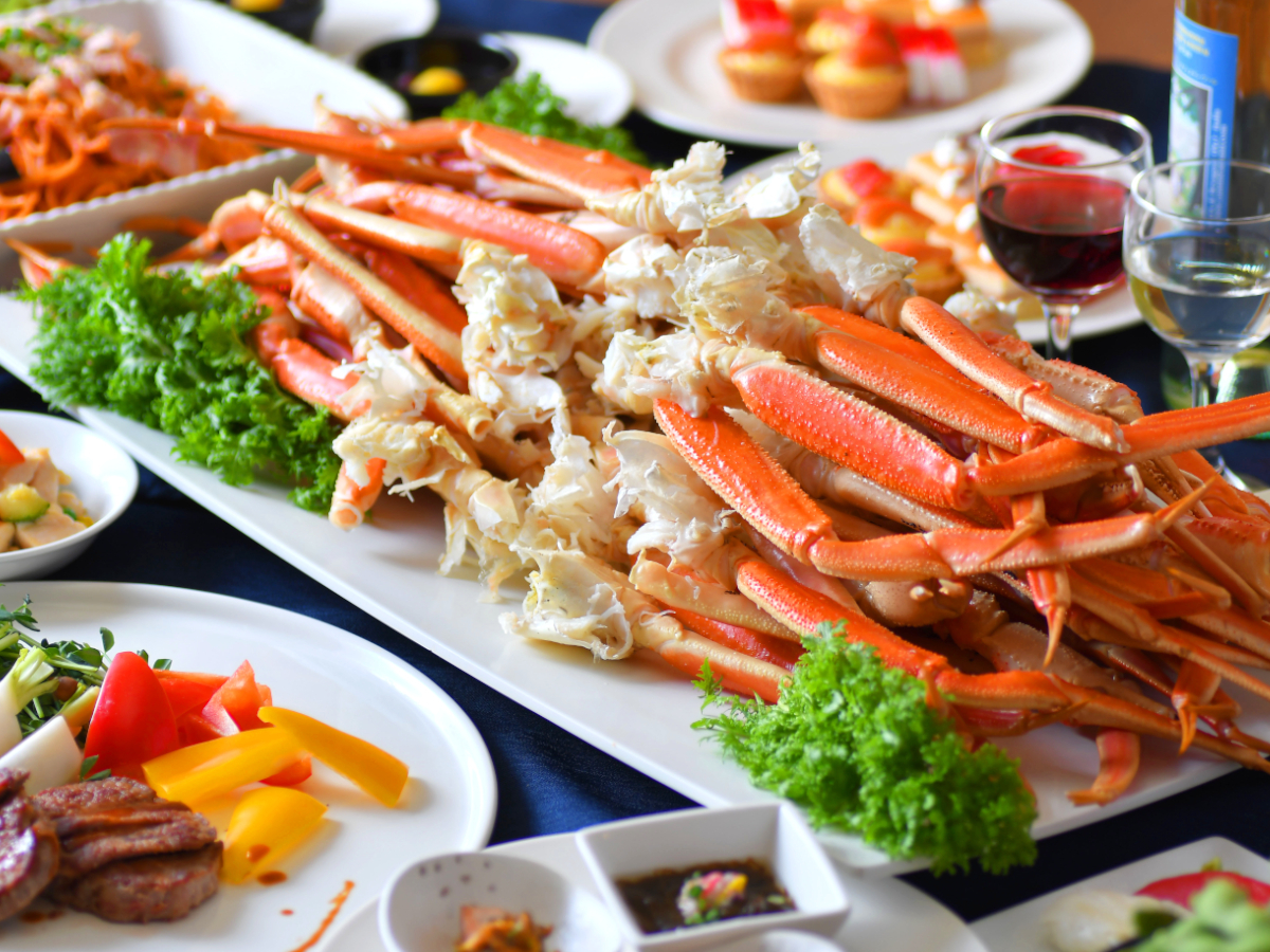 【和洋中ディナービュッフェ】12月〜3月までの期間限定「本ズワイガニ食べ放題」