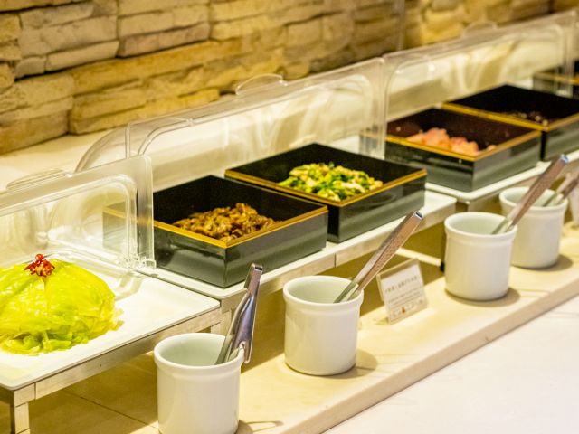 キャベツを丸ごと漬け込んだホテルオリジナルの漬物など和食の種類も豊富