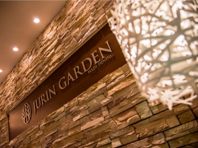 メインダイニング「樹林ガーデン」の入口