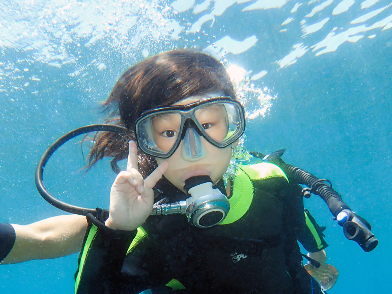 10歳からご参加頂けるので、ご家族揃ってのダイビング体験も可能です!
