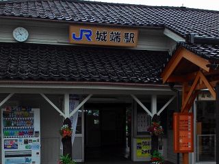 JR城端駅 待合室でお待ち致しております。