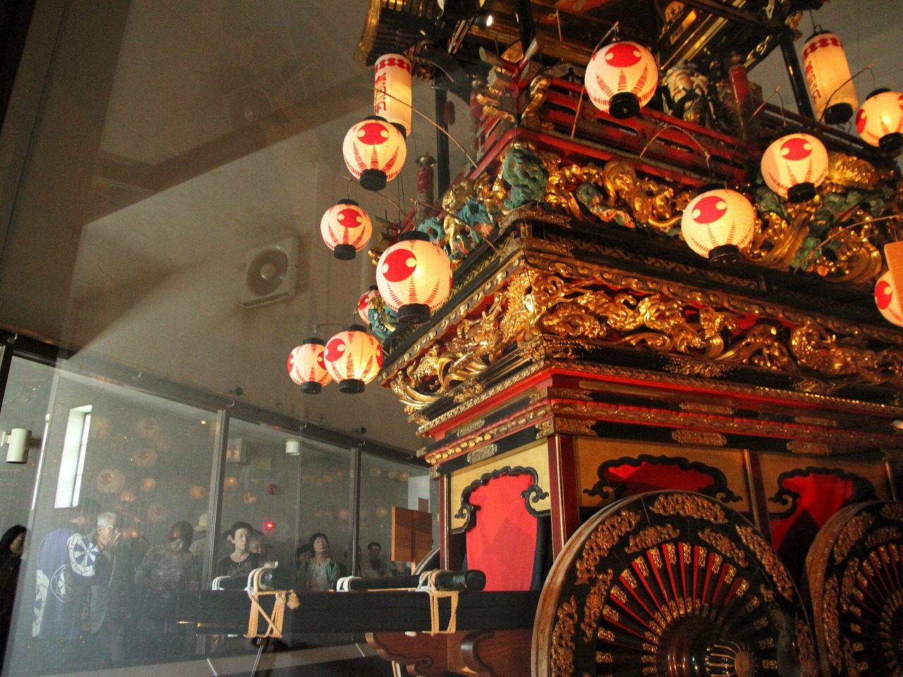 城端曳山会館内部 ユネスコ無形文化遺産「城端曳山祭」の雰囲気が味わえます。