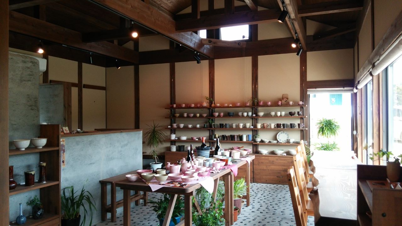 陶工房釉日 店内
