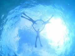 透明な海なのでこんな写真も撮ってプレゼントしています。