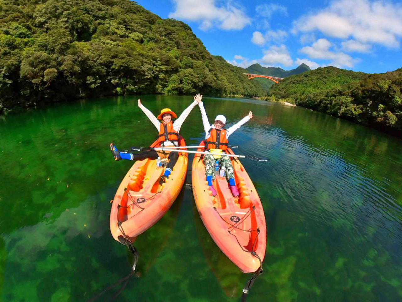 グループ割で最安\6000~!到着日の午後、出発日の午前。半日あれば楽しめる♪
縄文杉登山翌日の疲れた体でも安心の穏やかな川です。
小さいお子さん(4歳~)でも参加OK!ご家族での参加にオススメです!