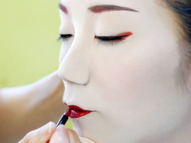 メイク◆舞妓さんとは違った色っぽい印象に仕上げます。