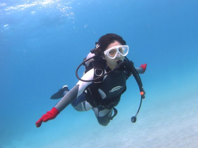 慣れてきたら浮遊感を楽しむのもダイビングの醍醐味!