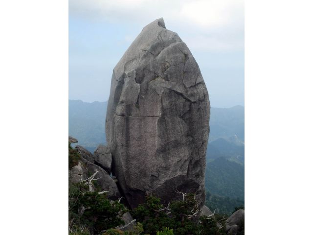 太忠岳 日帰りコース 標高1497m 40mの巨石がピークにそびえる御神山 たっぷり時間をかけてトレッキング 自然の不思議な造形に圧倒 お弁当 送迎付 屋久島life Style じゃらん遊び体験 太忠岳 日帰りコース 標高1497m 40mの巨石がピークにそびえる御神山 たっぷり時間をかけてトレッキング 自然の不思議な造形に圧倒 お弁当 送迎付 屋久島life Style じゃらん遊び体験