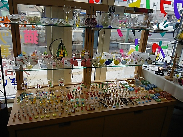 お土産に可愛いガラスのお人形はいかがですか?