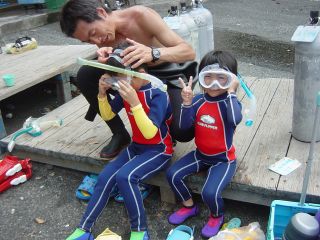 初めての器材でもインストラクターがきちんと装着・調整をお手伝いするので安心!