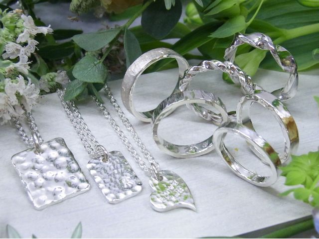 当日予約ok シルバーアクセサリー手作り体験 材料費込ペアリングやペアネックレスも手作りできます Caravella 彫金教室 じゃらん遊び体験 当日予約ok シルバーアクセサリー手作り体験 材料費込ペアリングやペアネックレスも手作りできます Caravella 彫金教室 じゃらん遊び体験