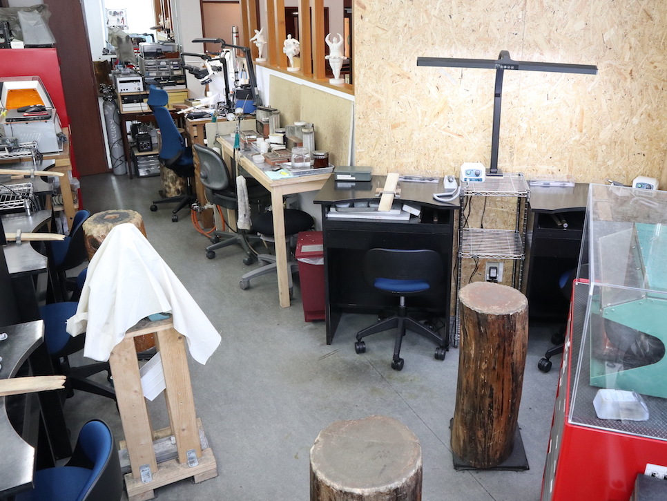 お席はゆったり確保。定員6名までの少人数制です。