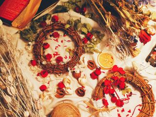 インテリアにもおすすめのドライフラワーリース作り。一度に20名様まで体験できます。