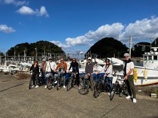 日本海の港の目の前で