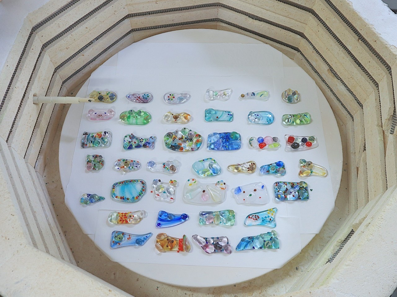 約800℃の窯で焼成します。