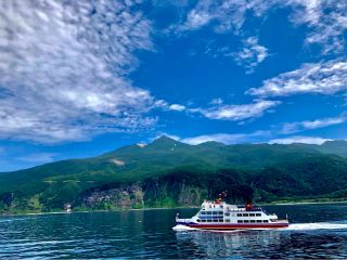 夏:深い緑に覆われた知床連山