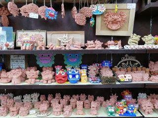 スタッフ手作りのシーサ―が待ってます!