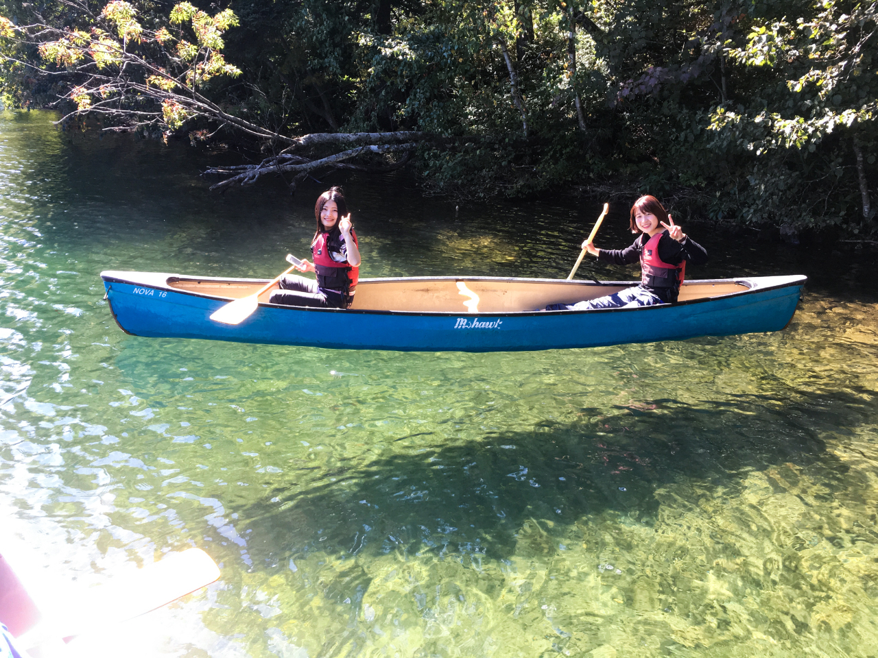 北海道で一番標高の高い湖、周りの山々には永久凍土があり、風穴によって独特の自然環境が広がっています。