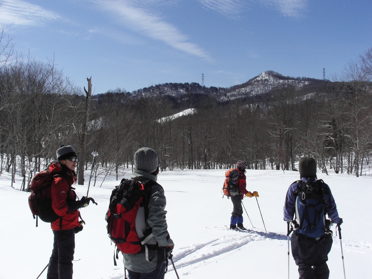 玉原湿原からの空 晴天時には青空と雪のコントラストが映えます。